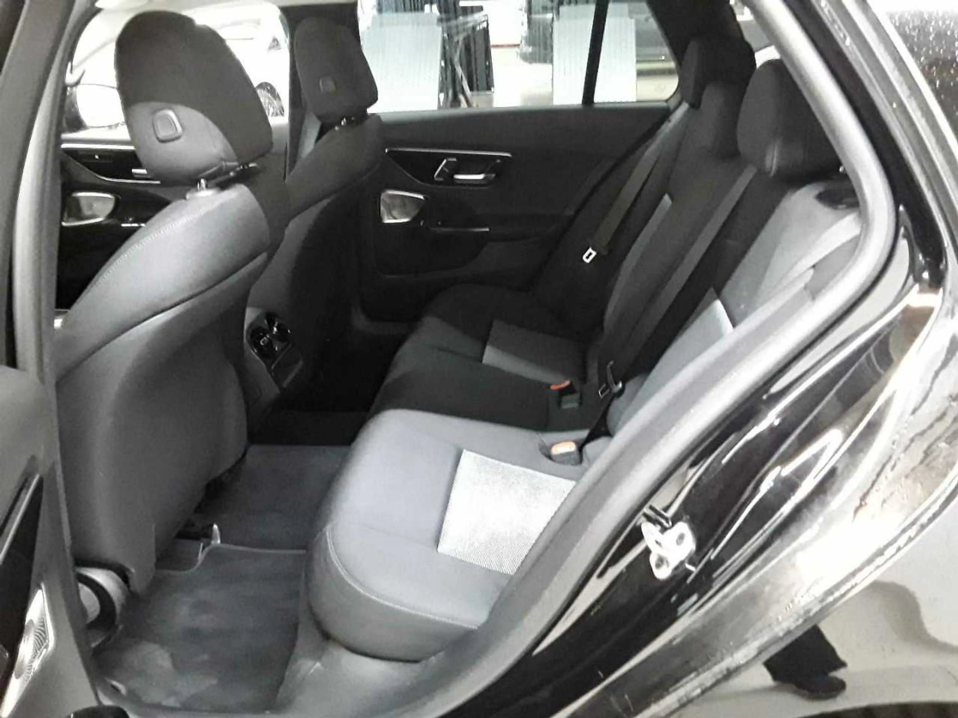 Mercedes-Benz C 300 C 300 e T-AHK Beam PANO InfotainP AssiP — photo 13