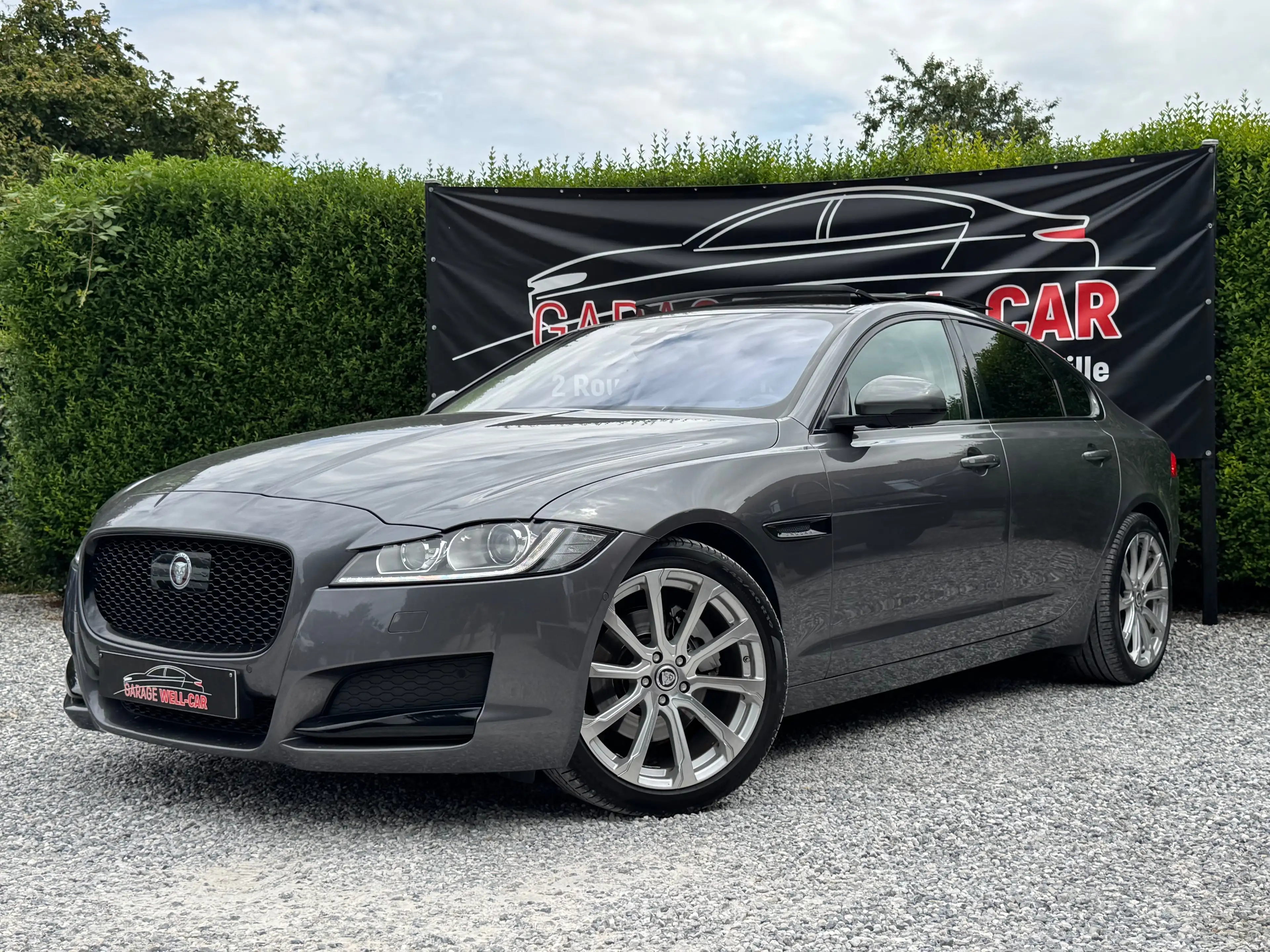 Jaguar XF 2.0d-Euro6b-Boite Automatique-Led-Pdc-Caméra-Toit Ouvrant-Carplay-Keyless Go...Toutes Options !!