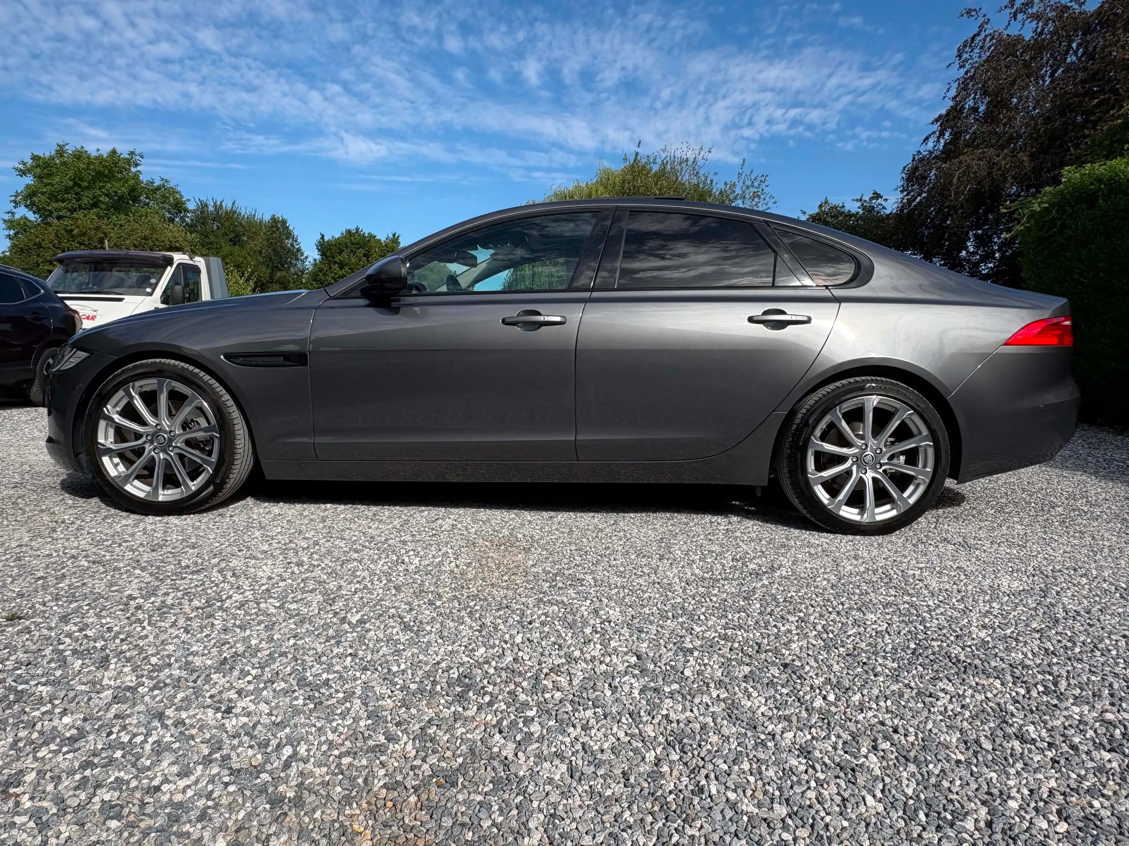 Jaguar XF 2.0d-Euro6b-Boite Automatique-Led-Pdc-Caméra-Toit Ouvrant-Carplay-Keyless Go...Toutes Options !! — photo 13