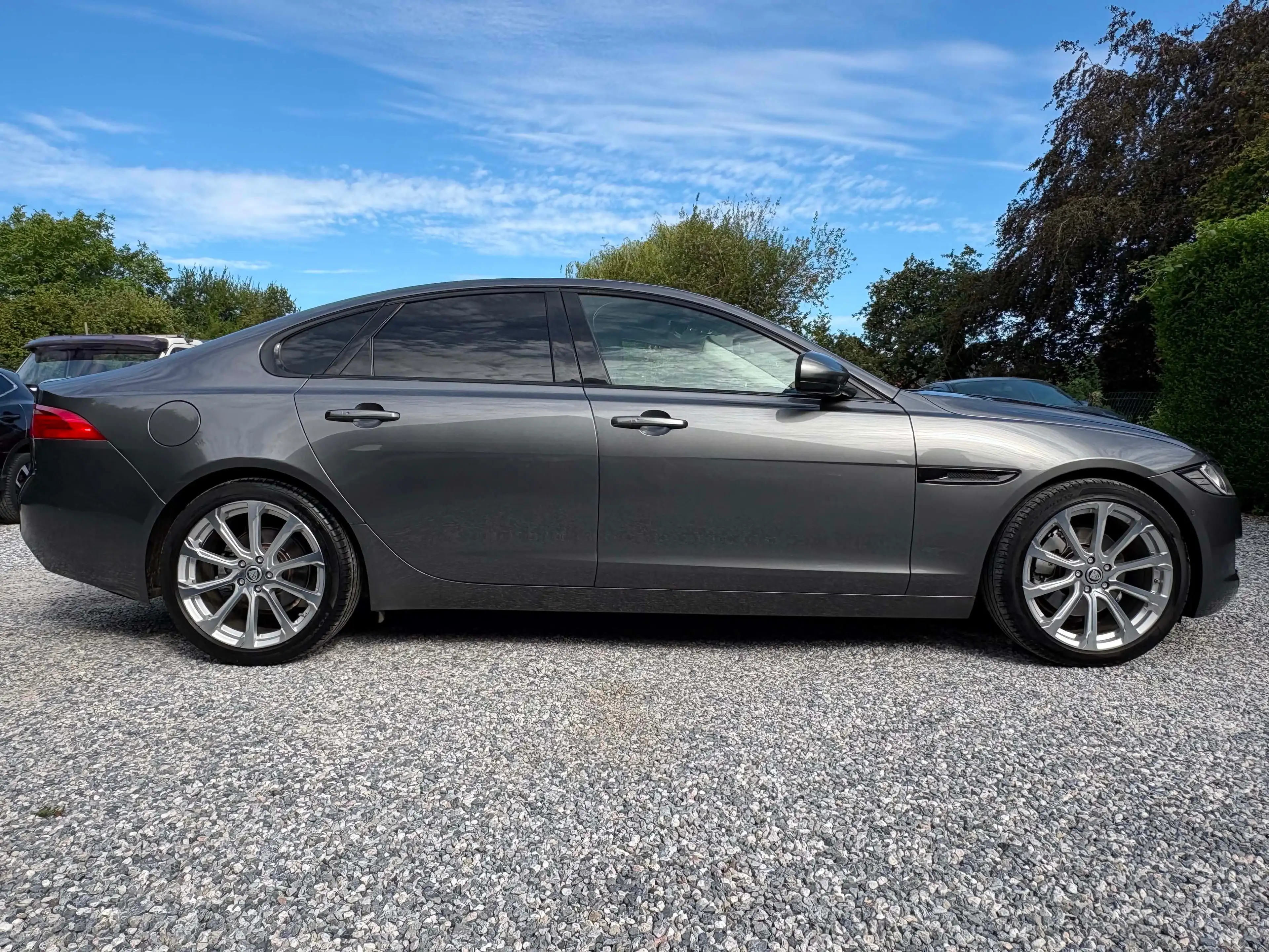 Jaguar XF 2.0d-Euro6b-Boite Automatique-Led-Pdc-Caméra-Toit Ouvrant-Carplay-Keyless Go...Toutes Options !! — photo 15