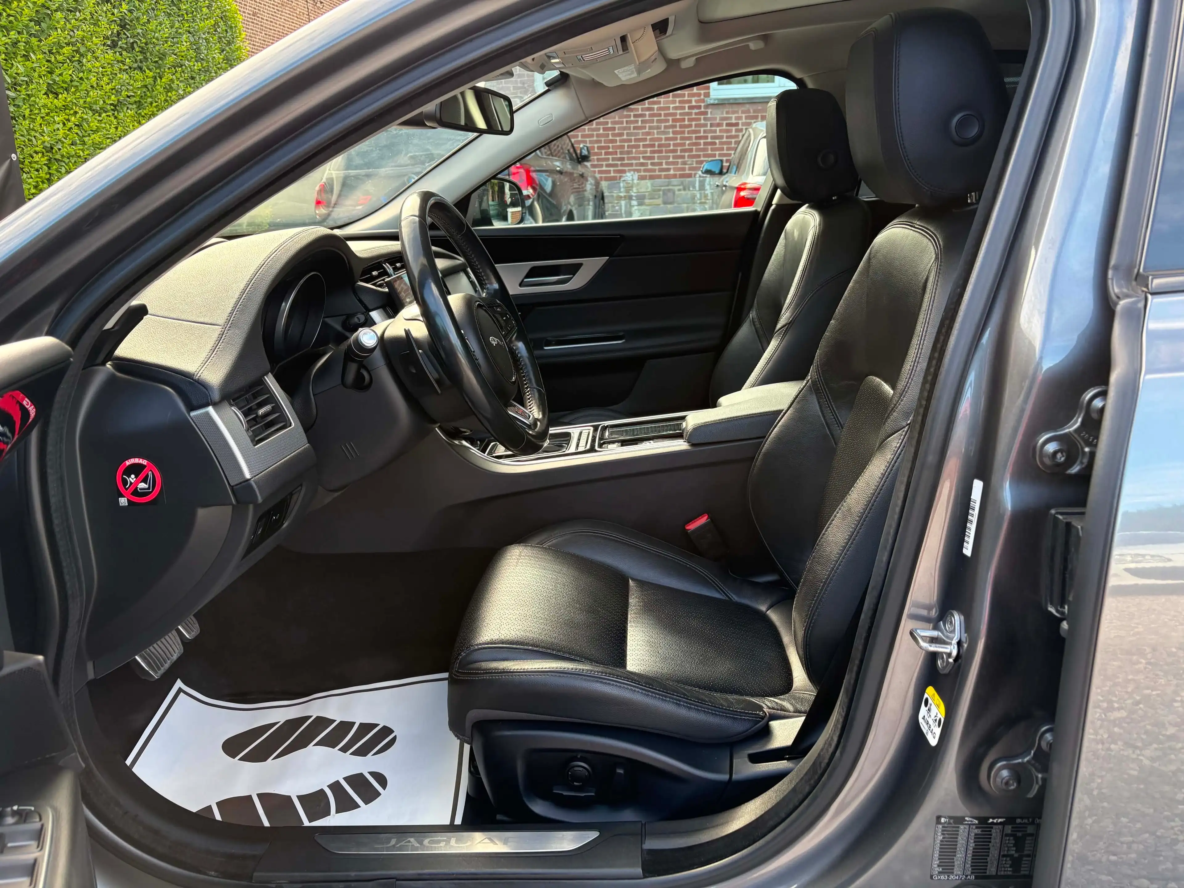 Jaguar XF 2.0d-Euro6b-Boite Automatique-Led-Pdc-Caméra-Toit Ouvrant-Carplay-Keyless Go...Toutes Options !! — photo 6
