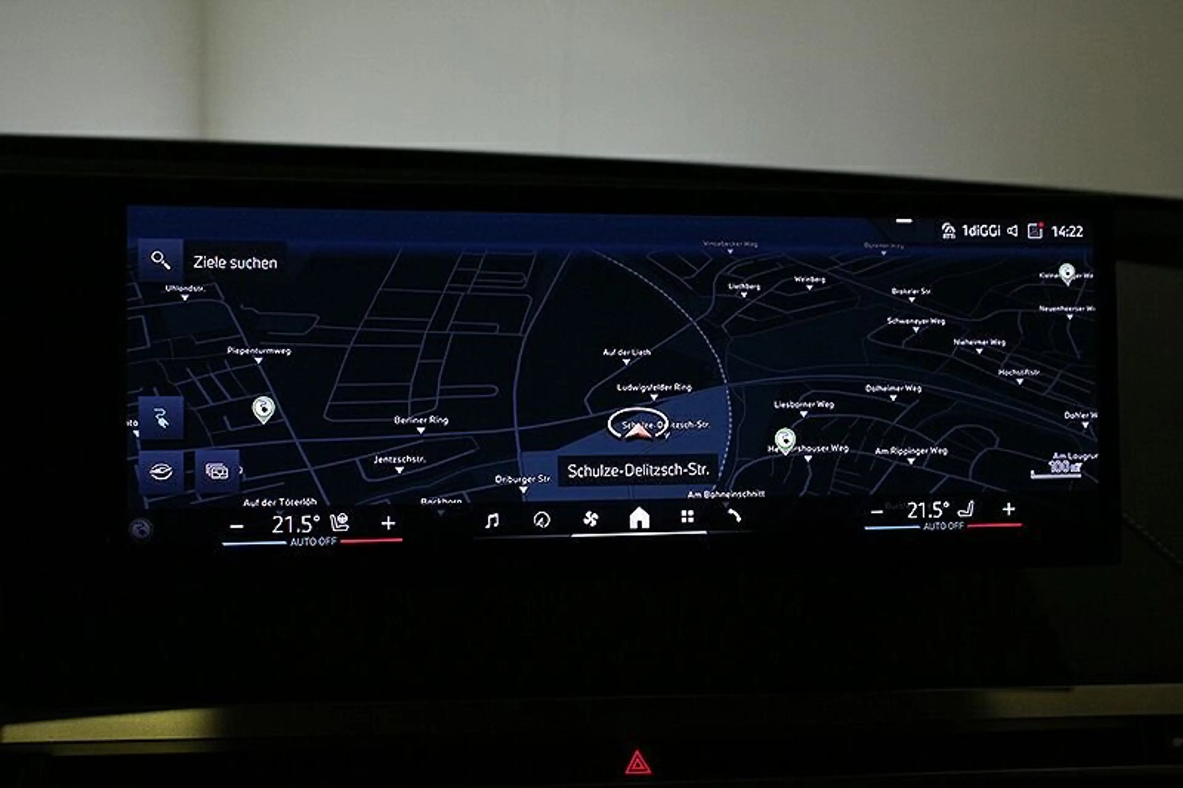 BMW iX xDrive50 Sportpaket AHK ACC Laser H&K HuD — photo 9