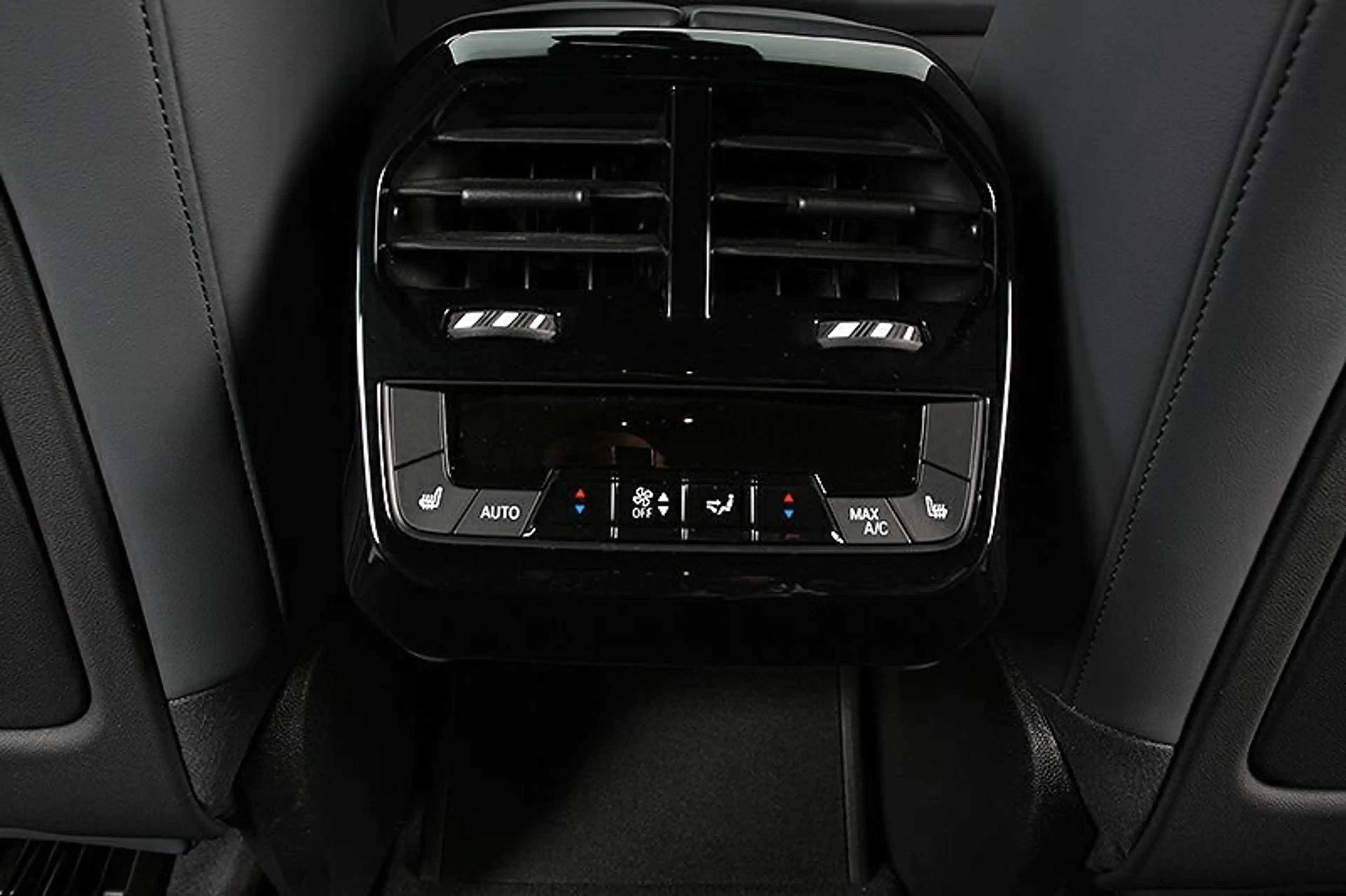 BMW iX xDrive50 Sportpaket AHK ACC Laser H&K HuD — photo 15