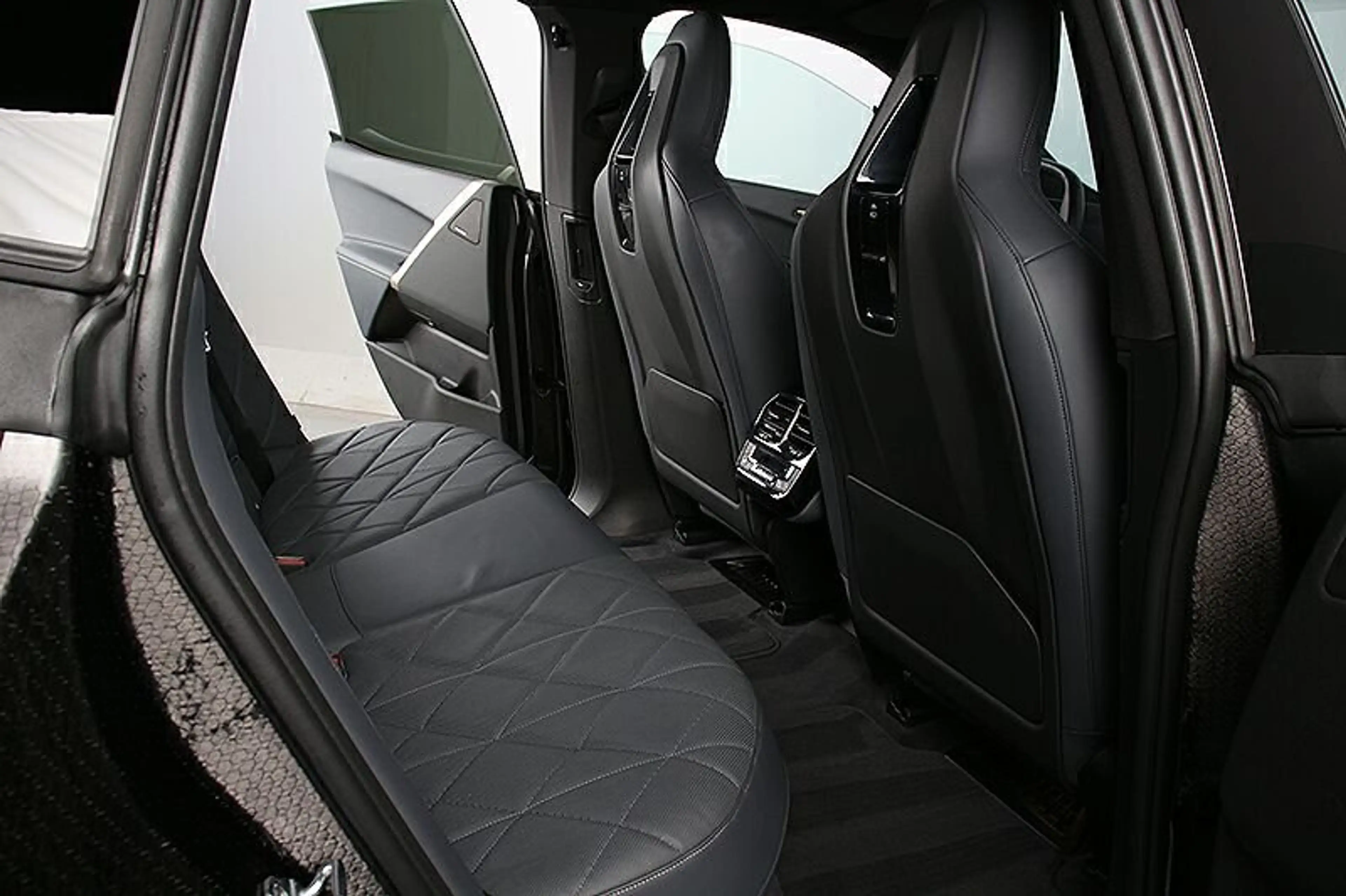 BMW iX xDrive50 Sportpaket AHK ACC Laser H&K HuD — photo 7