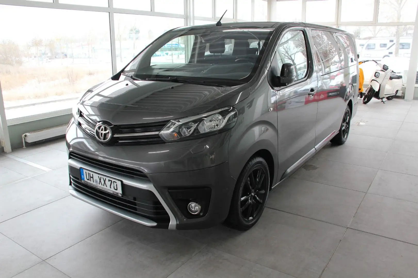 Toyota Proace Verso L2 Shuttle Comfort Grau - 1