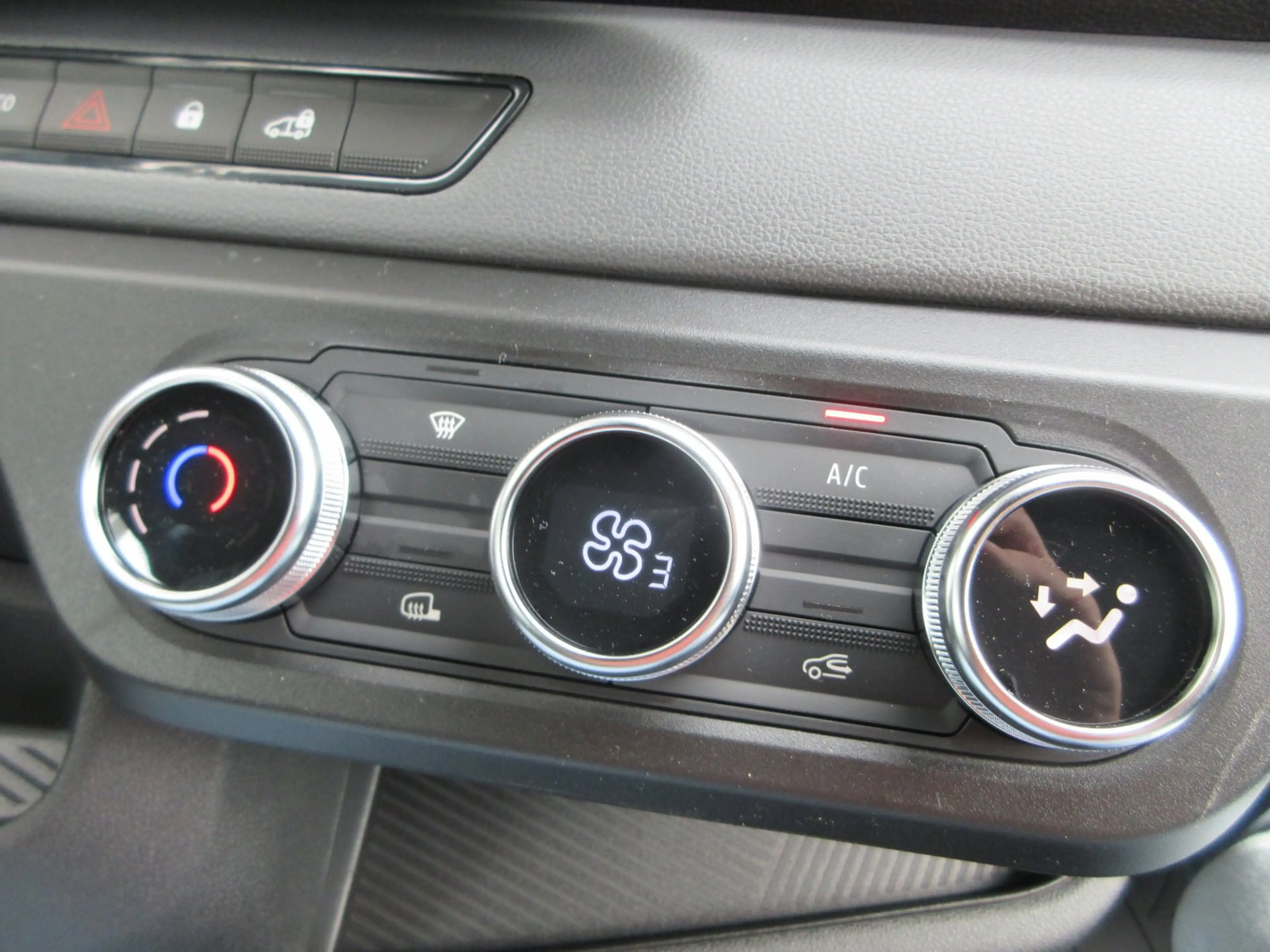 Renault Master E-Tech T35 L2H2 Advance Long Range, 87kWh, Navi, A — photo 15