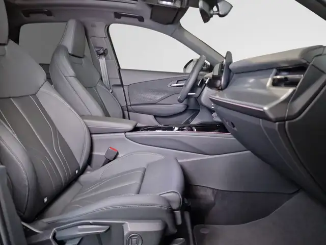 Audi Q3 view 9