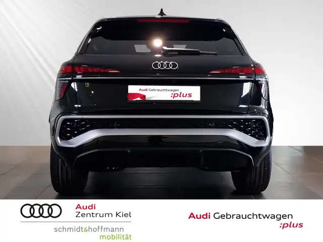 Audi Q3 view 5
