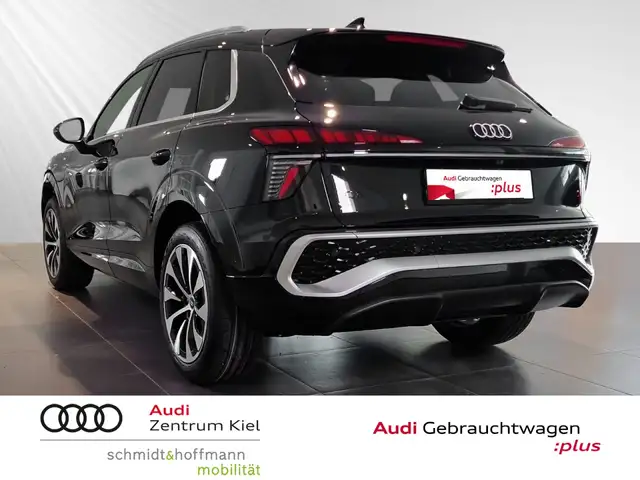 Audi Q3 view 4