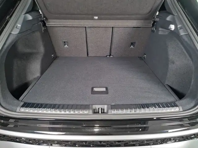 Audi Q3 view 10