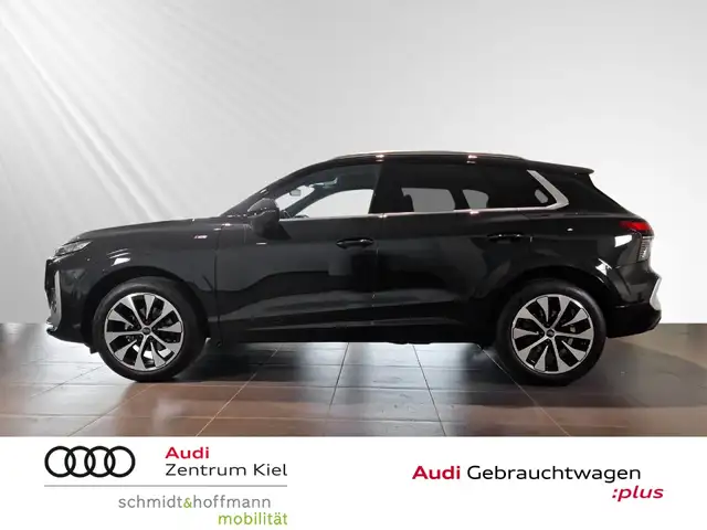 Audi Q3 view 3