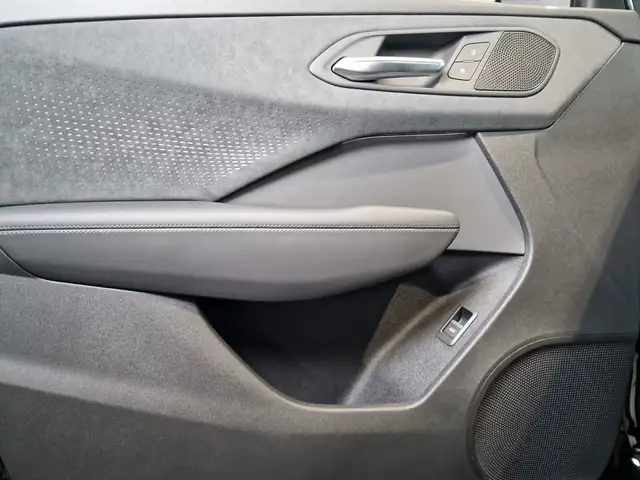 Audi Q3 view 14