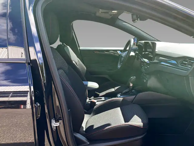 Ford Focus view 12