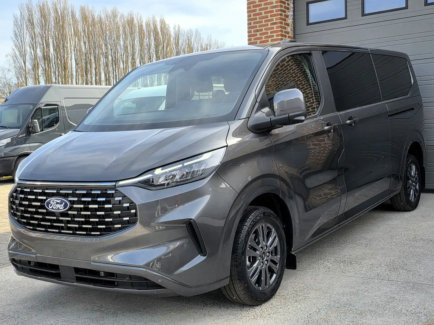 Ford Tourneo Custom 47.990EX - 9ZITS - NIEUW 0KM 2025 - 170PK Automaat Gris - 2
