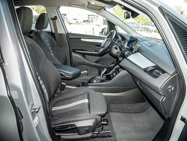 BMW 2 Series view 4