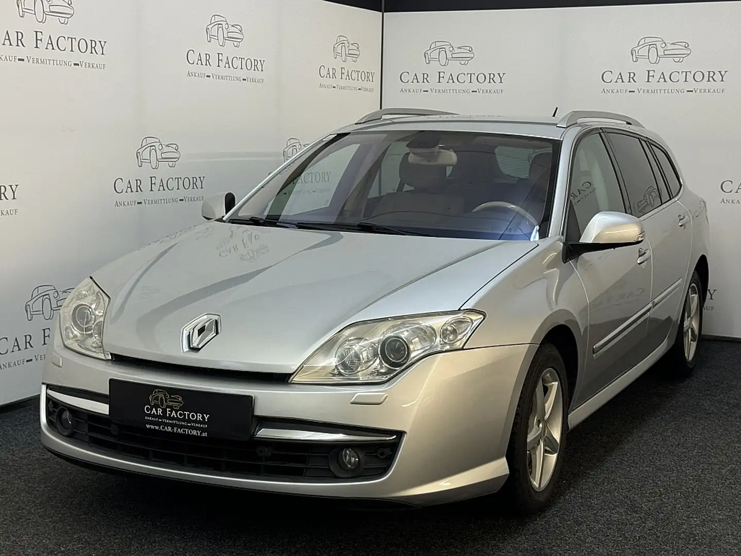Renault Laguna Grandtour Initi. dCi 175 Low Emis. DPF Silber - 1