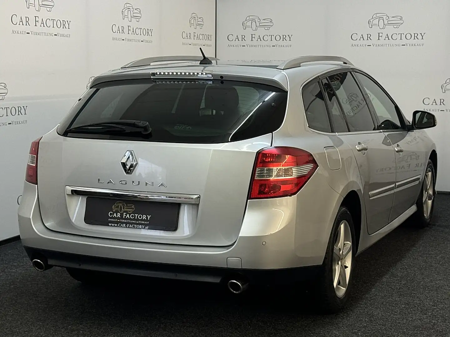 Renault Laguna Grandtour Initi. dCi 175 Low Emis. DPF Silber - 2