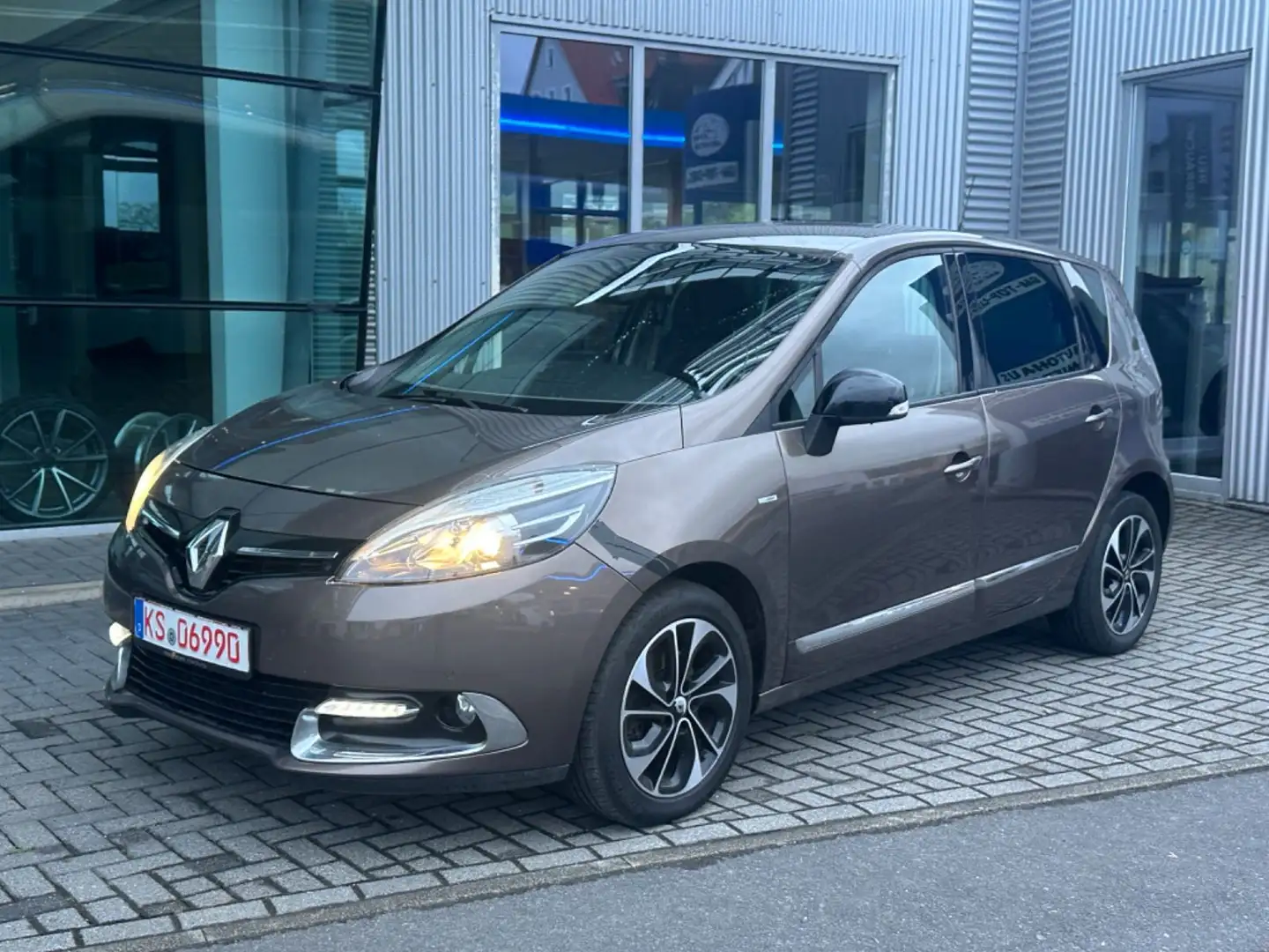 Renault Scenic III 1.6dCi BOSE Edition Kamera Bluetoth Bruin - 1