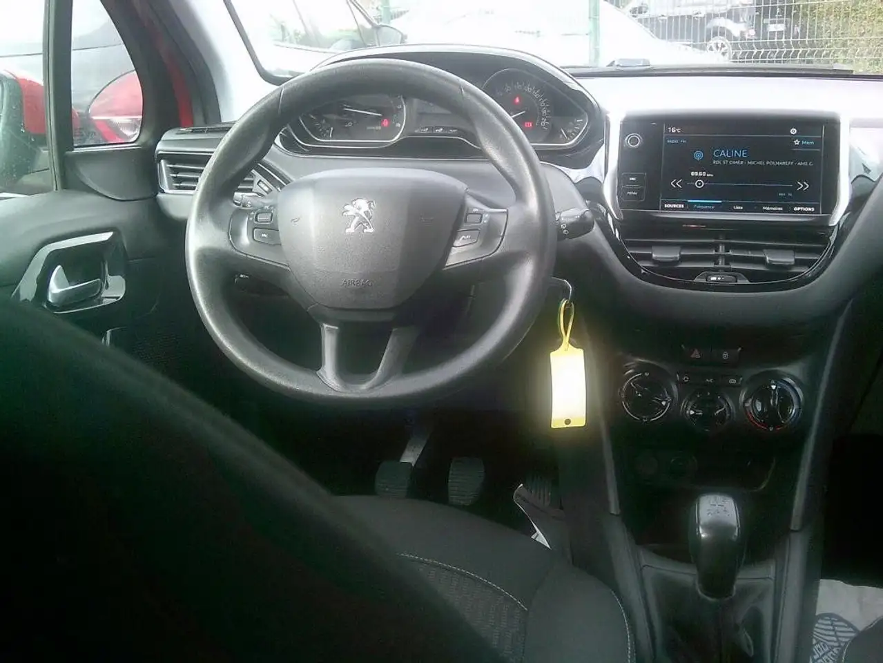 Peugeot 208 208 — photo 9