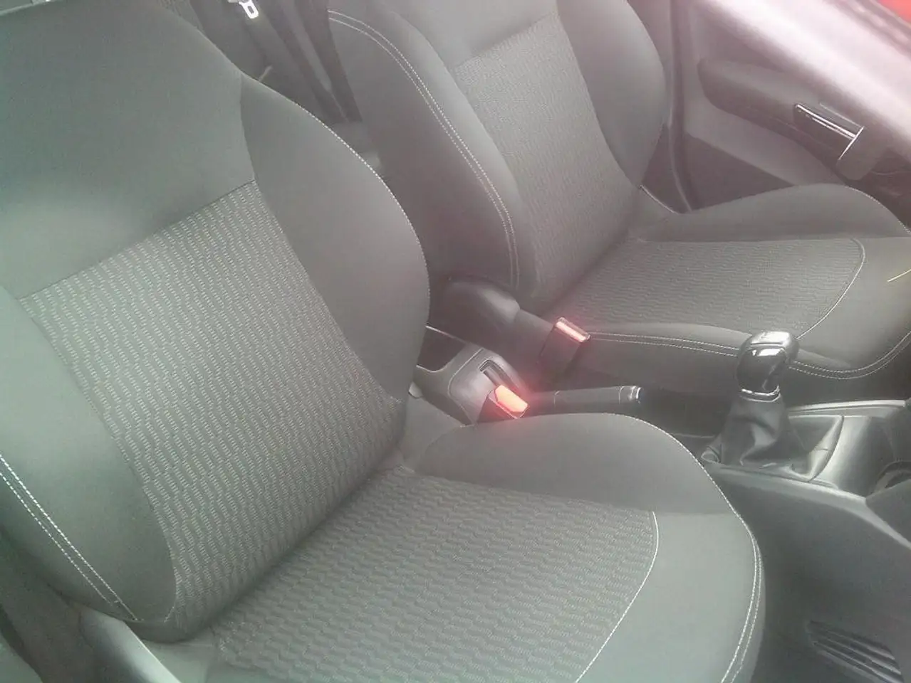 Peugeot 208 208 — photo 7
