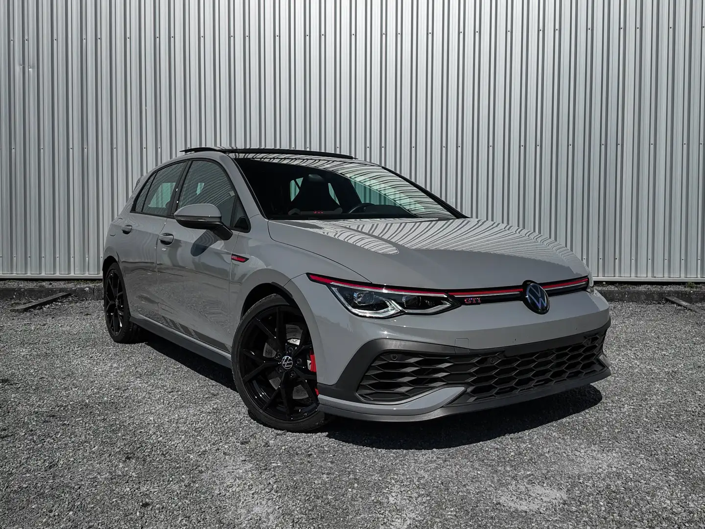 Volkswagen Golf GTI 2.0 TSI Clubsport DSG PANO/IQ/CAM/19"/ACC Gris - 1