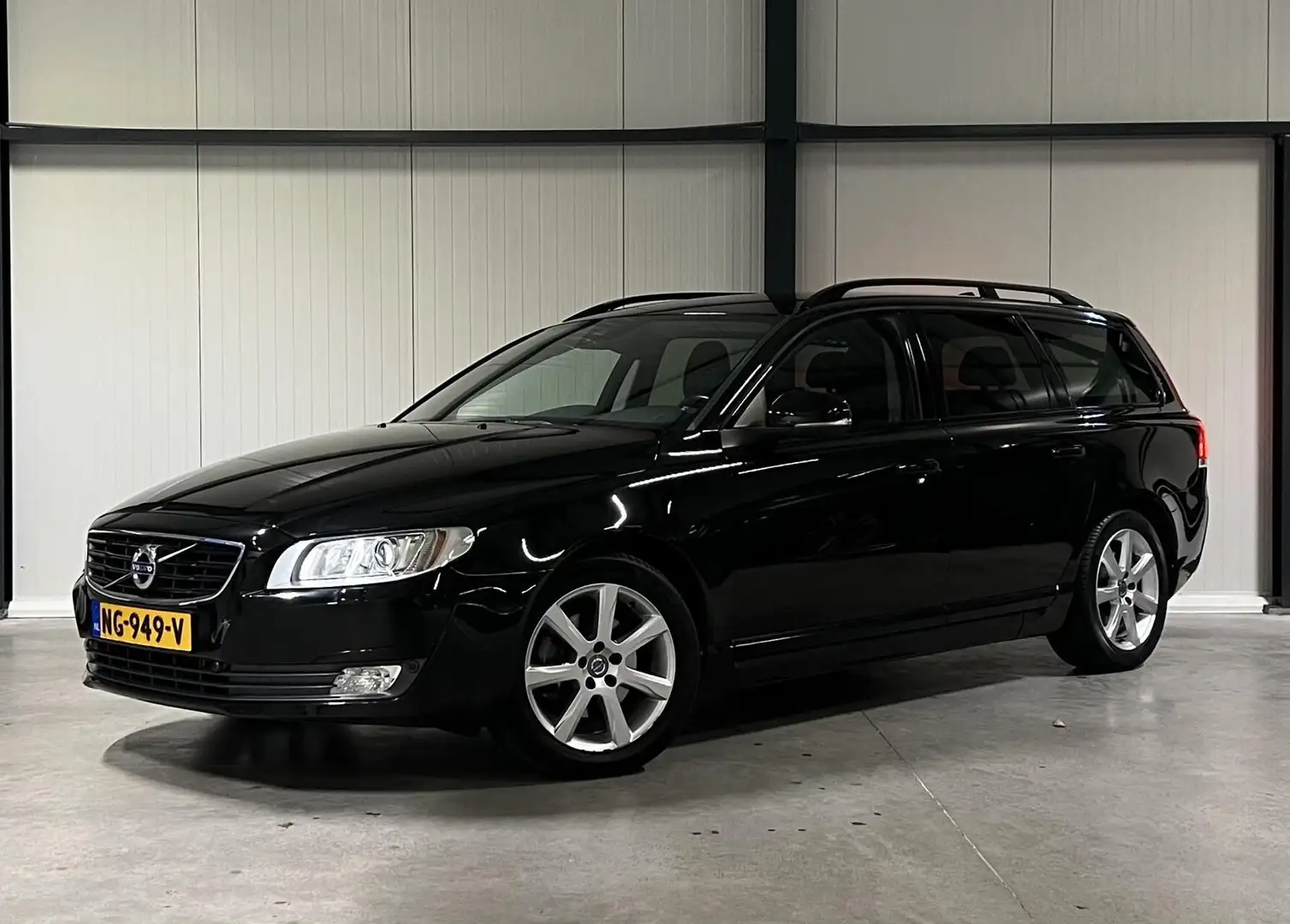 Volvo V70 D3 2.0 150PK Polstar+ Leer Navi Xenon Trekhaak Negro - 1