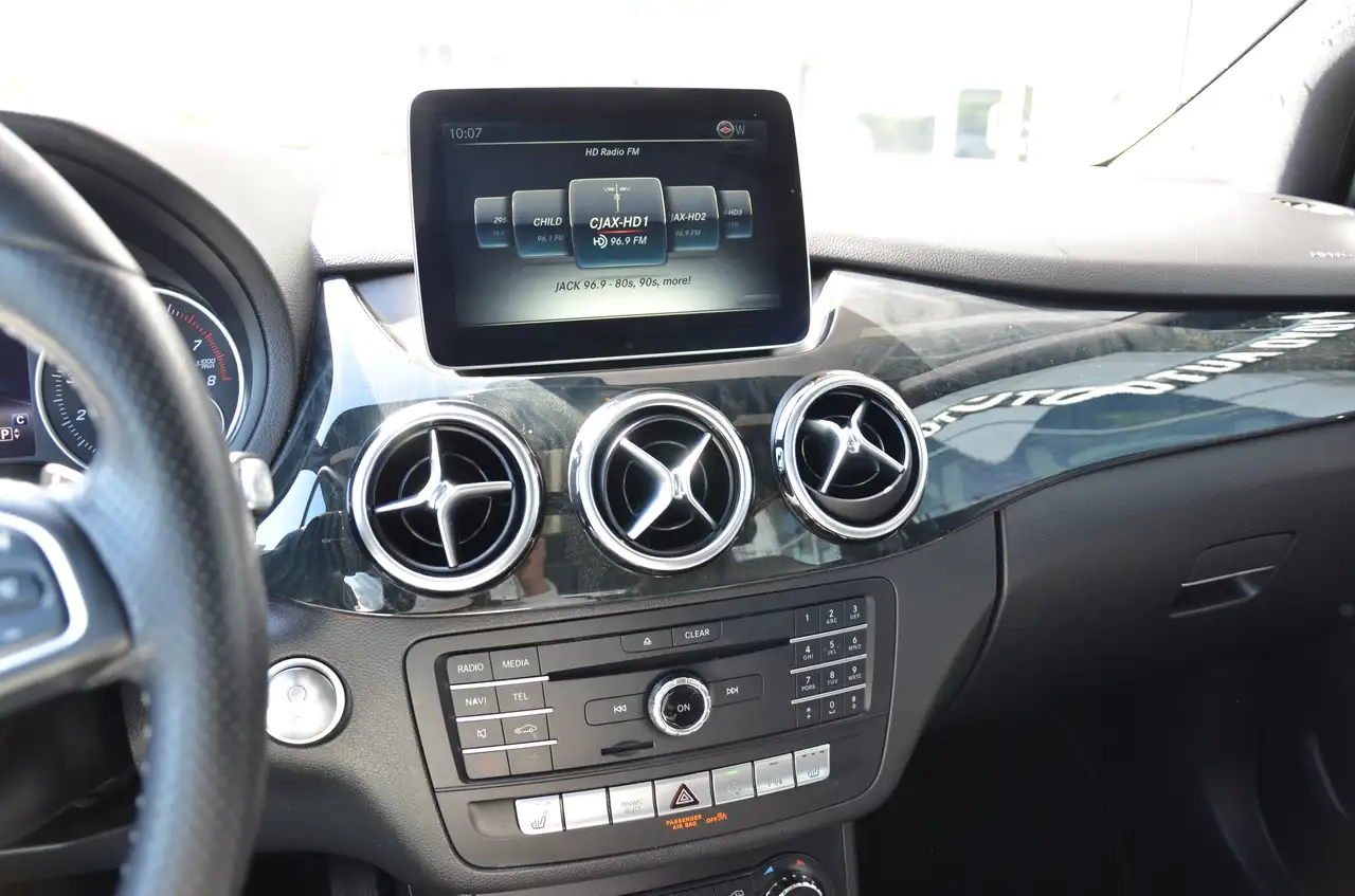 Mercedes-Benz B-Class снимка Mercedes-Benz B-Class