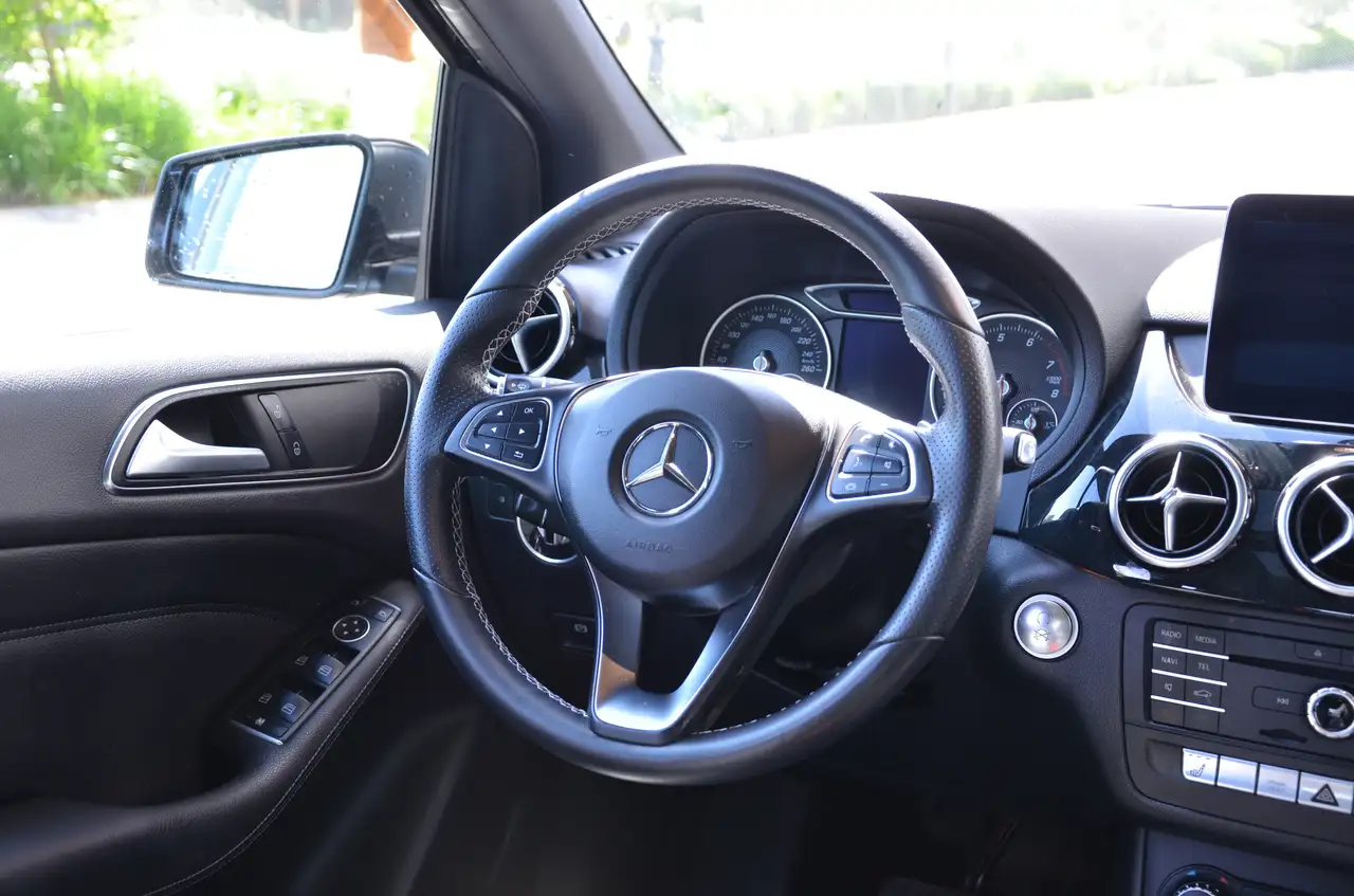 Mercedes-Benz B-Class снимка Mercedes-Benz B-Class