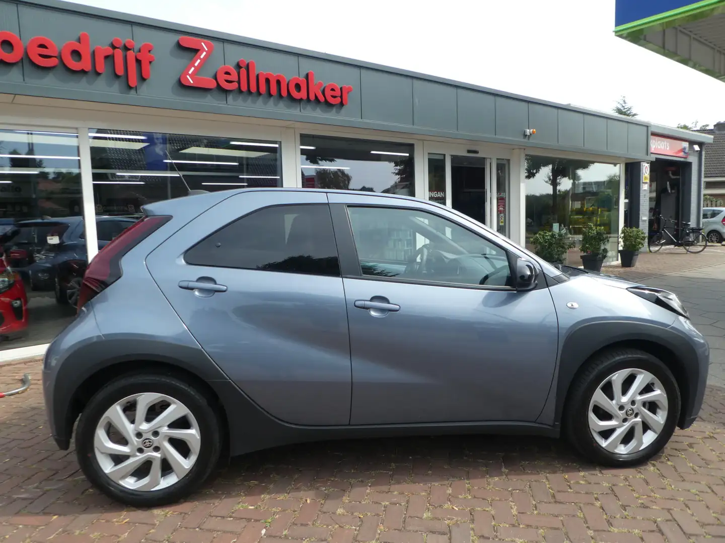 Toyota Aygo X 1.0 VVT-i MT Envy Camera, Clima, Andoird/Carplay, Blauw - 2