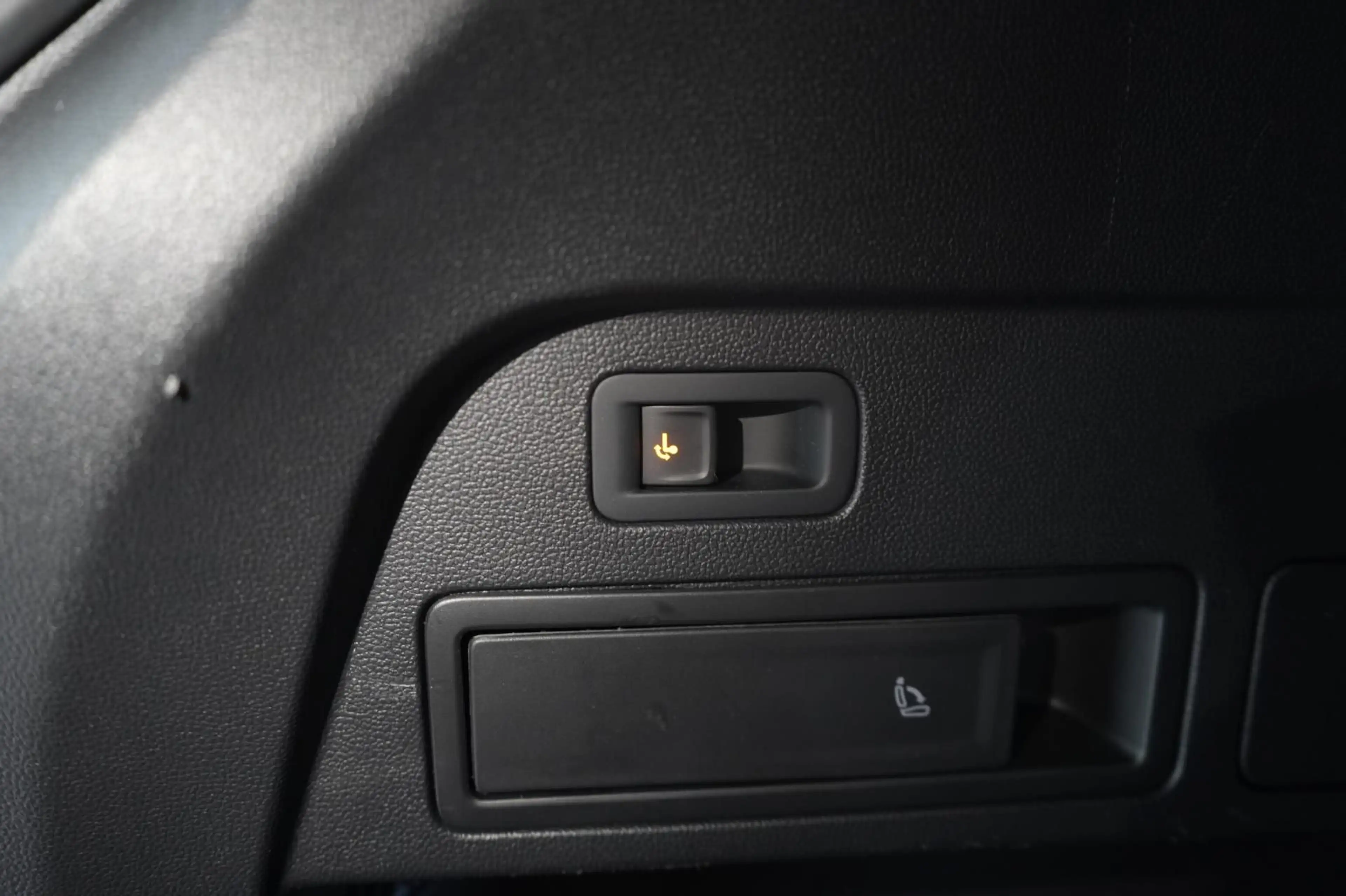 Volkswagen Tiguan Allspace 2.0 TDI 4Motion DSG R-Line Leder — photo 9