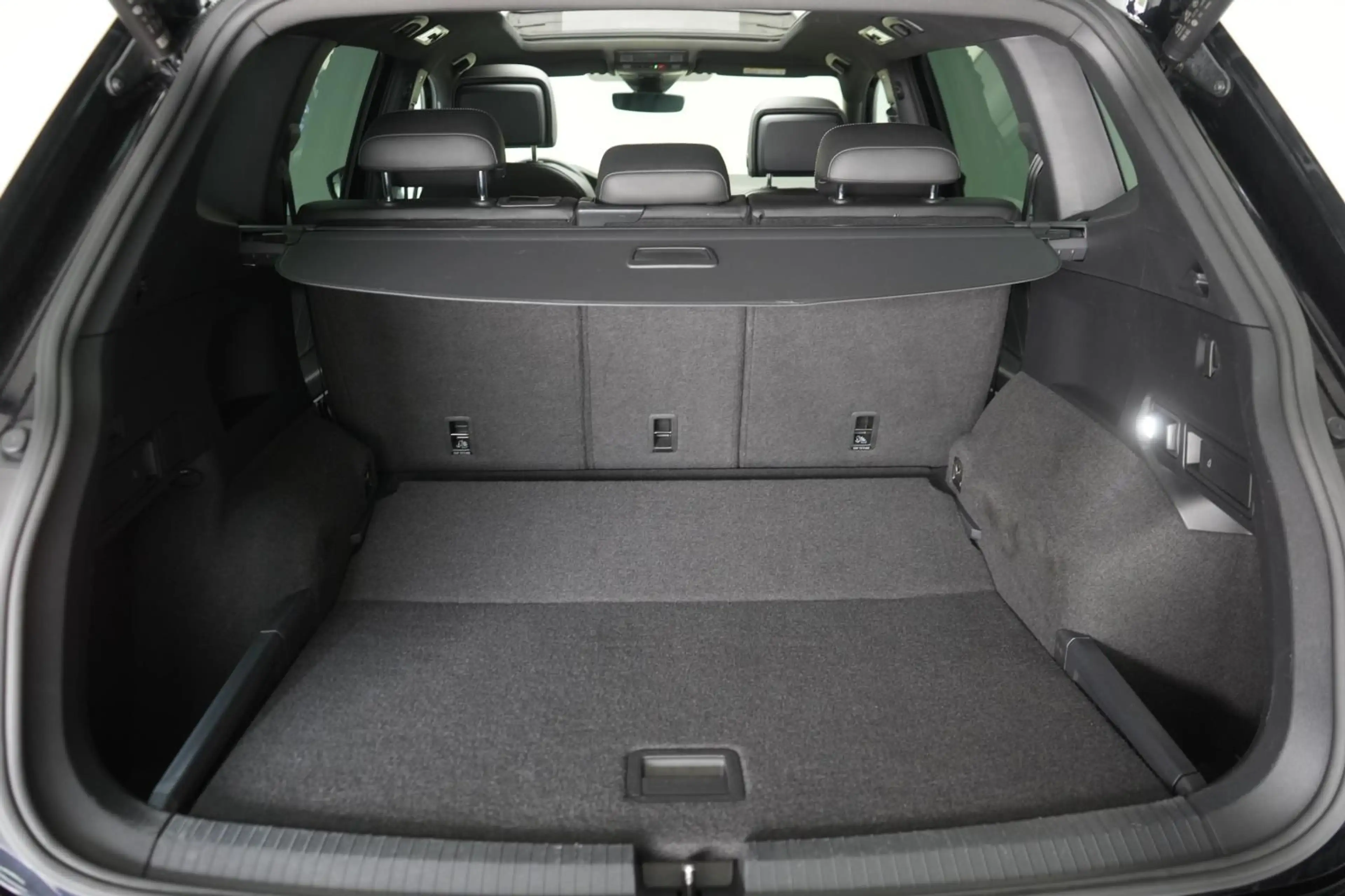 Volkswagen Tiguan Allspace 2.0 TDI 4Motion DSG R-Line Leder — photo 7