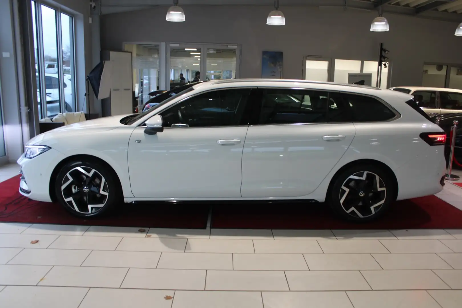 Volkswagen Passat Variant 1.5 eTSI R-LINE Bianco - 2