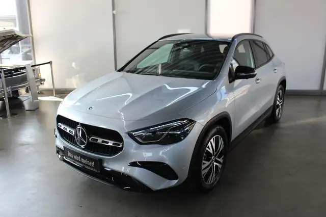 Mercedes-Benz GLA 200 Progressive 360 Kamera AHK Ambiente