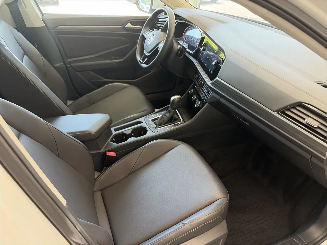Volkswagen Jetta снимка Volkswagen Jetta