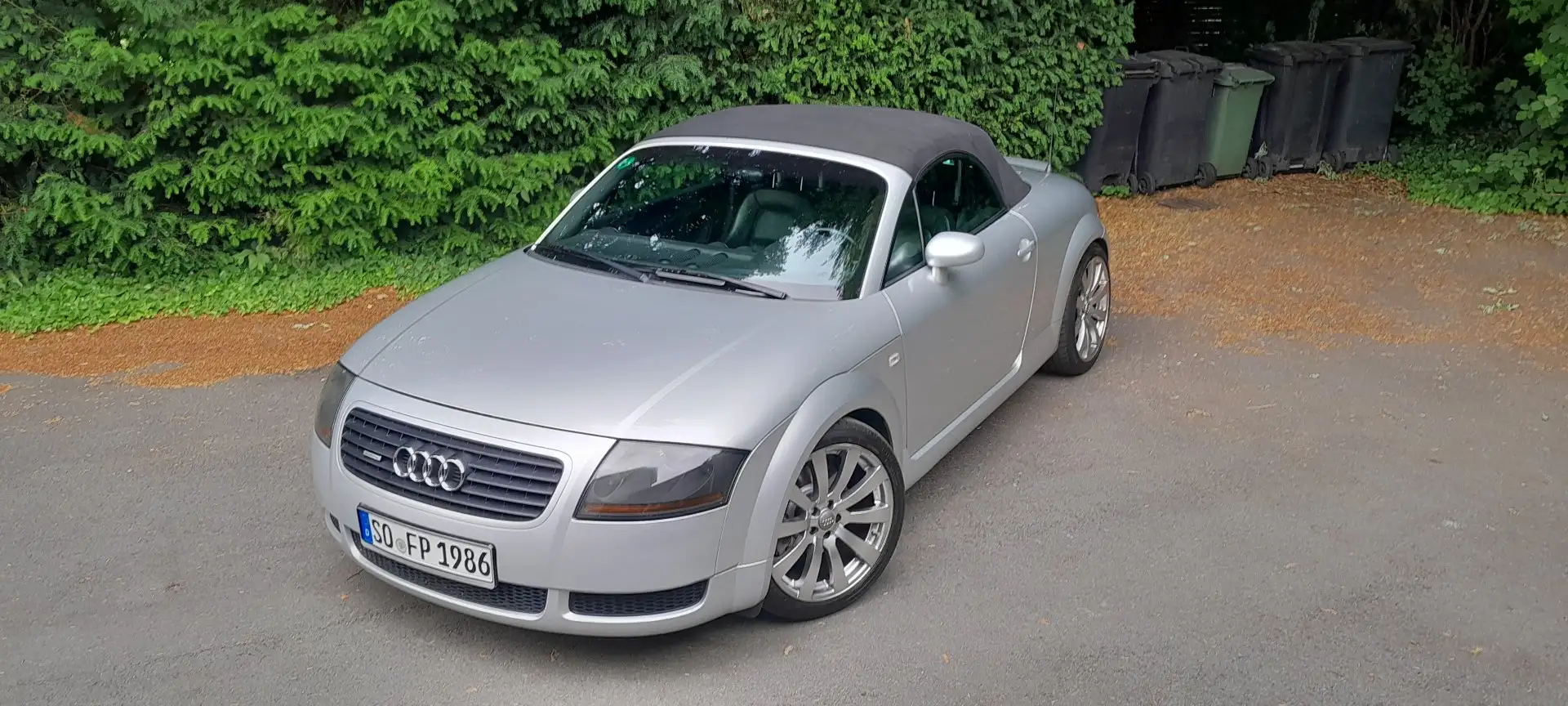 Audi TT 1.8 T Roadster quattro (165kW) Grau - 1