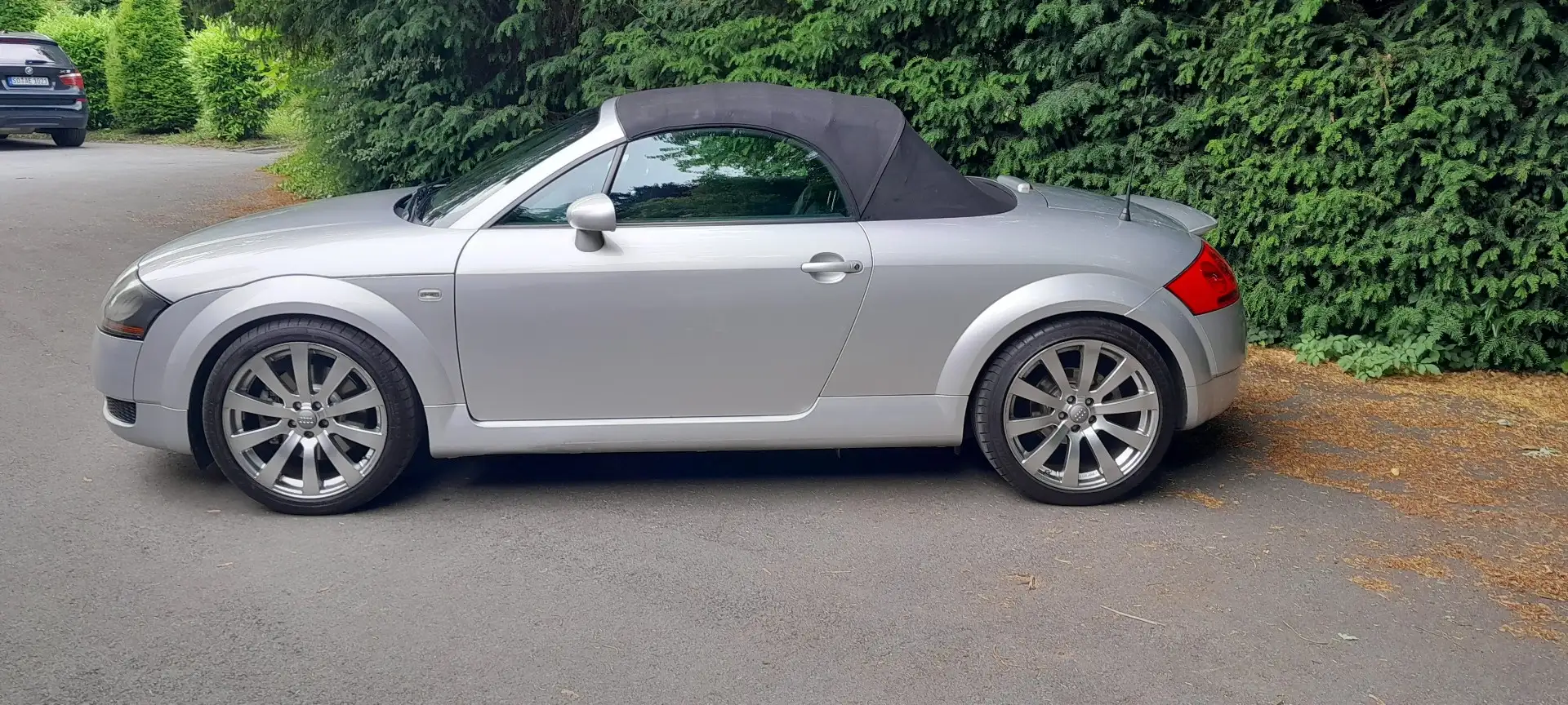 Audi TT 1.8 T Roadster quattro (165kW) Grau - 2