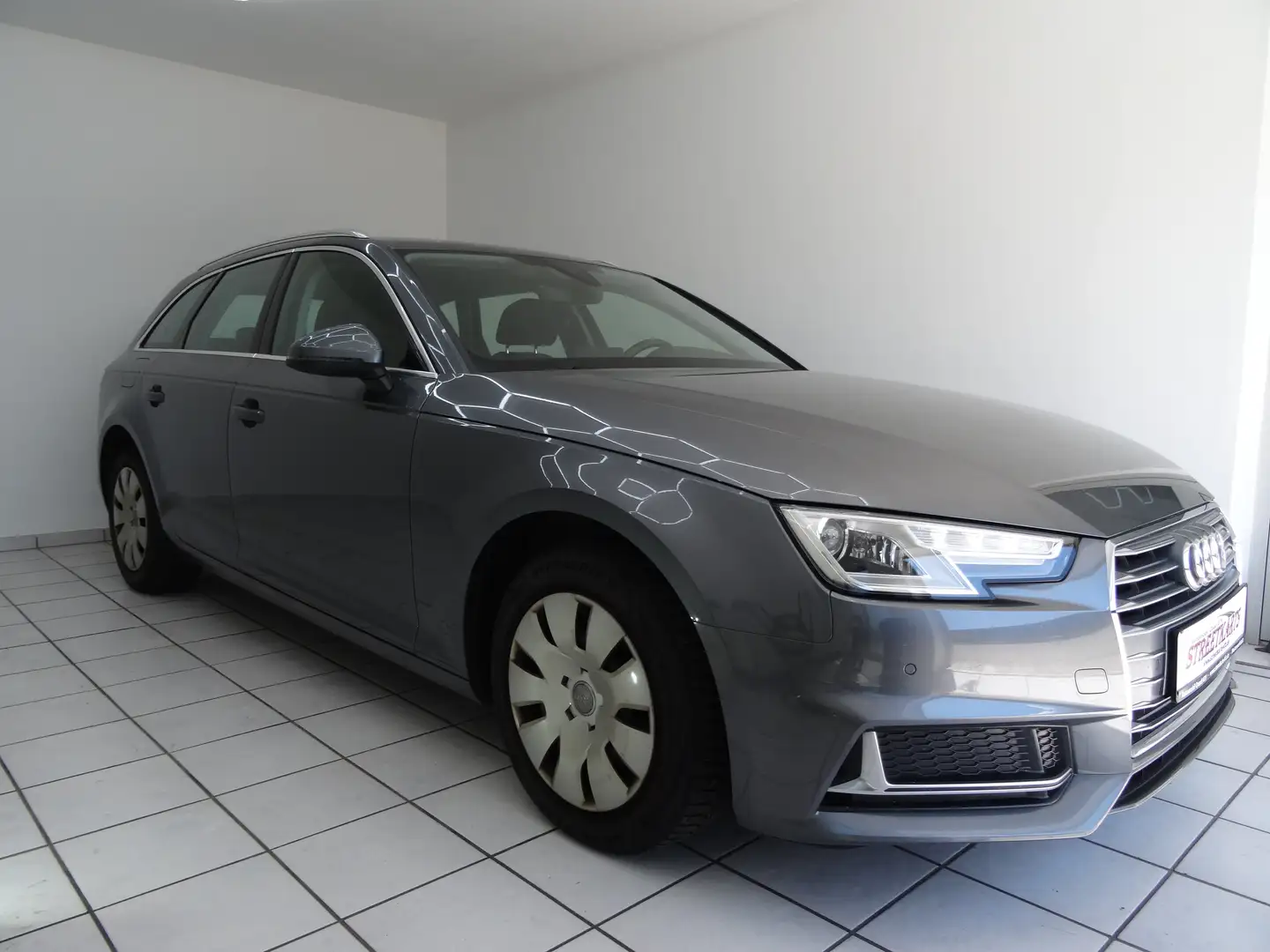 Audi A4 Avant 2.0 35 TFSI sport Automatik SH BC PDC Grau - 1