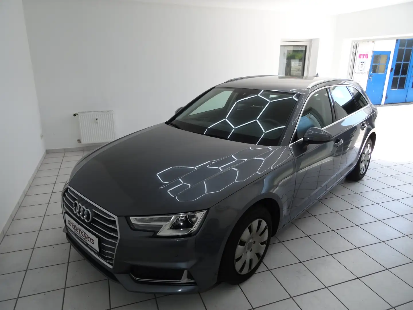 Audi A4 Avant 2.0 35 TFSI sport Automatik SH BC PDC Grau - 2