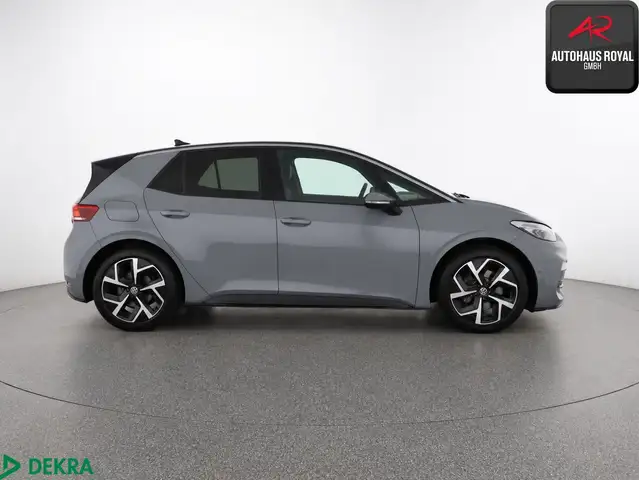 Volkswagen Id.3 view 6