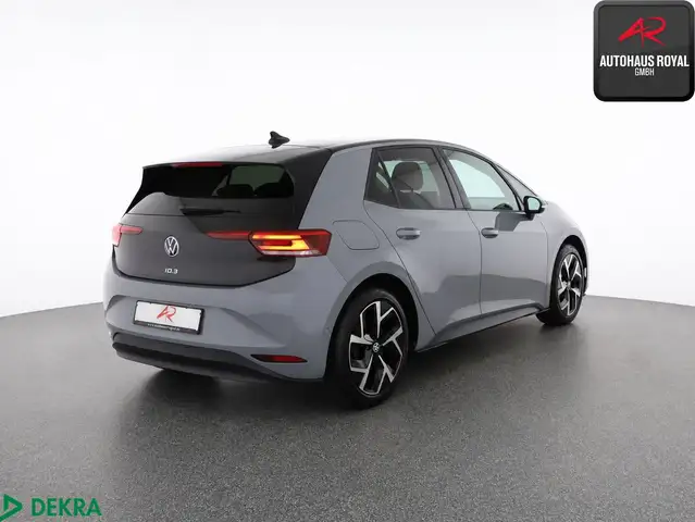 Volkswagen Id.3 view 5