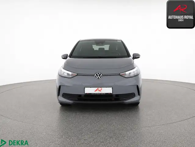 Volkswagen Id.3 view 8