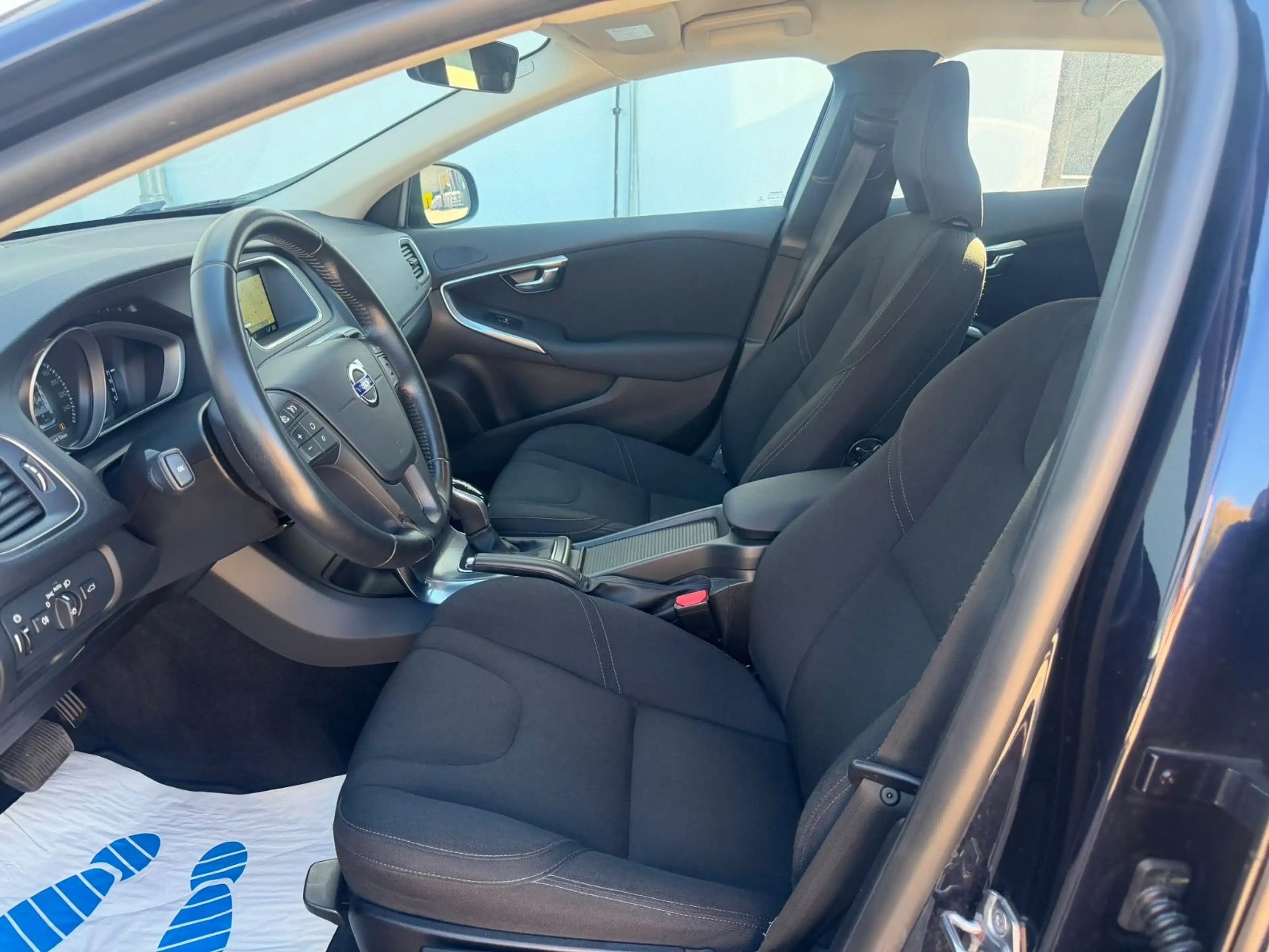 Volvo V40 You! Aut. Navi Kamera PDC EU6 — photo 11