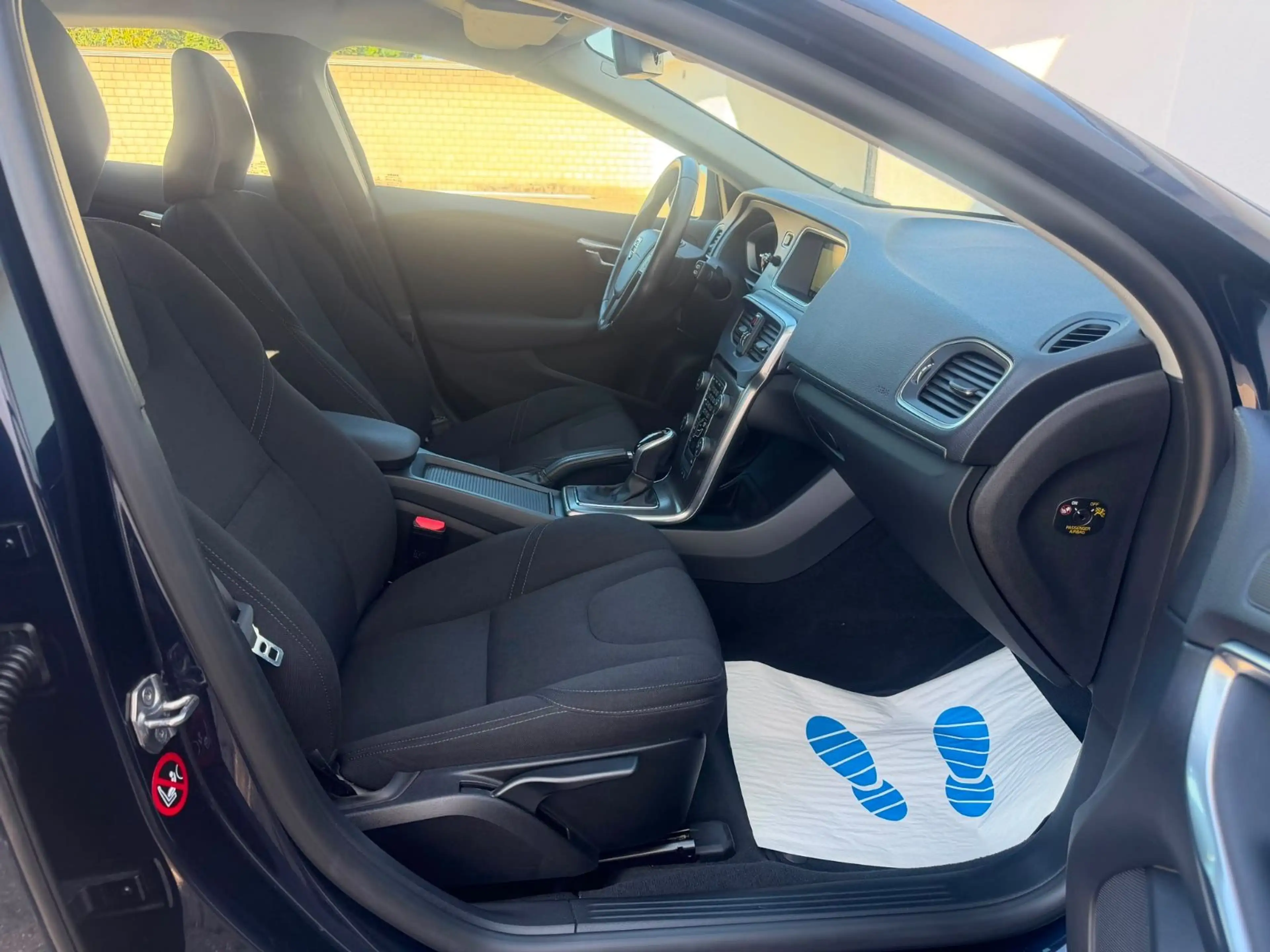 Volvo V40 You! Aut. Navi Kamera PDC EU6 — photo 13