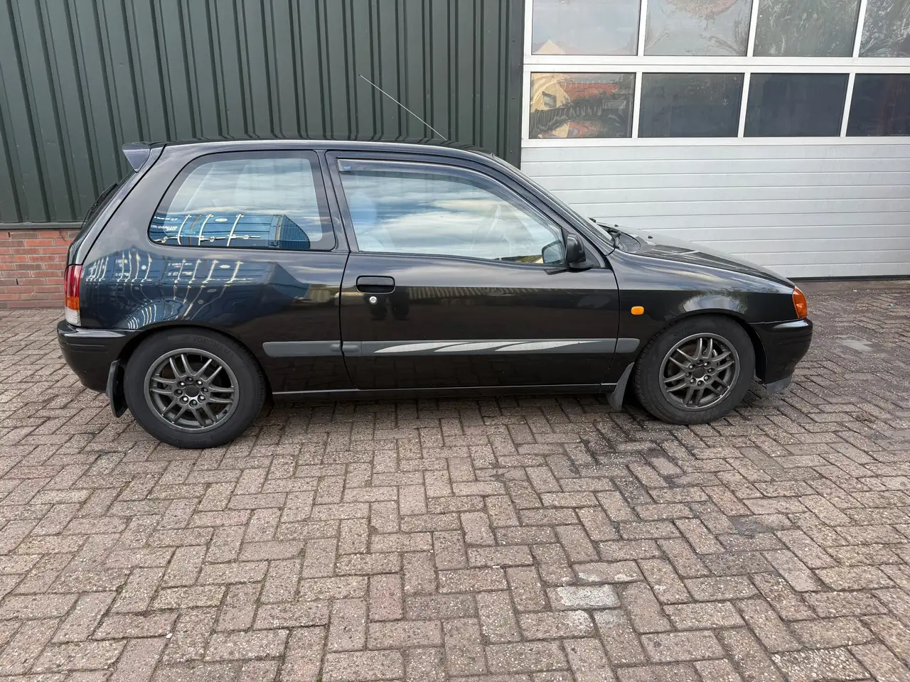 Toyota Starlet 1.3-16V Black, foto 3