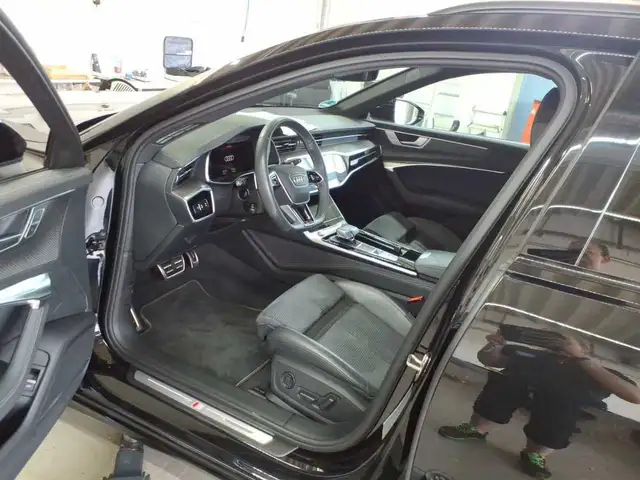 Audi S6 view 5