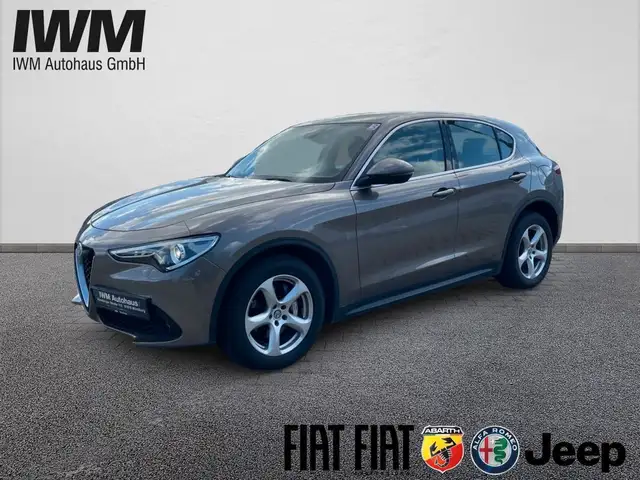 Alfa Romeo Stelvio Super 2.2  AT8 Bi-Xenon, Navi NP:48.380€
