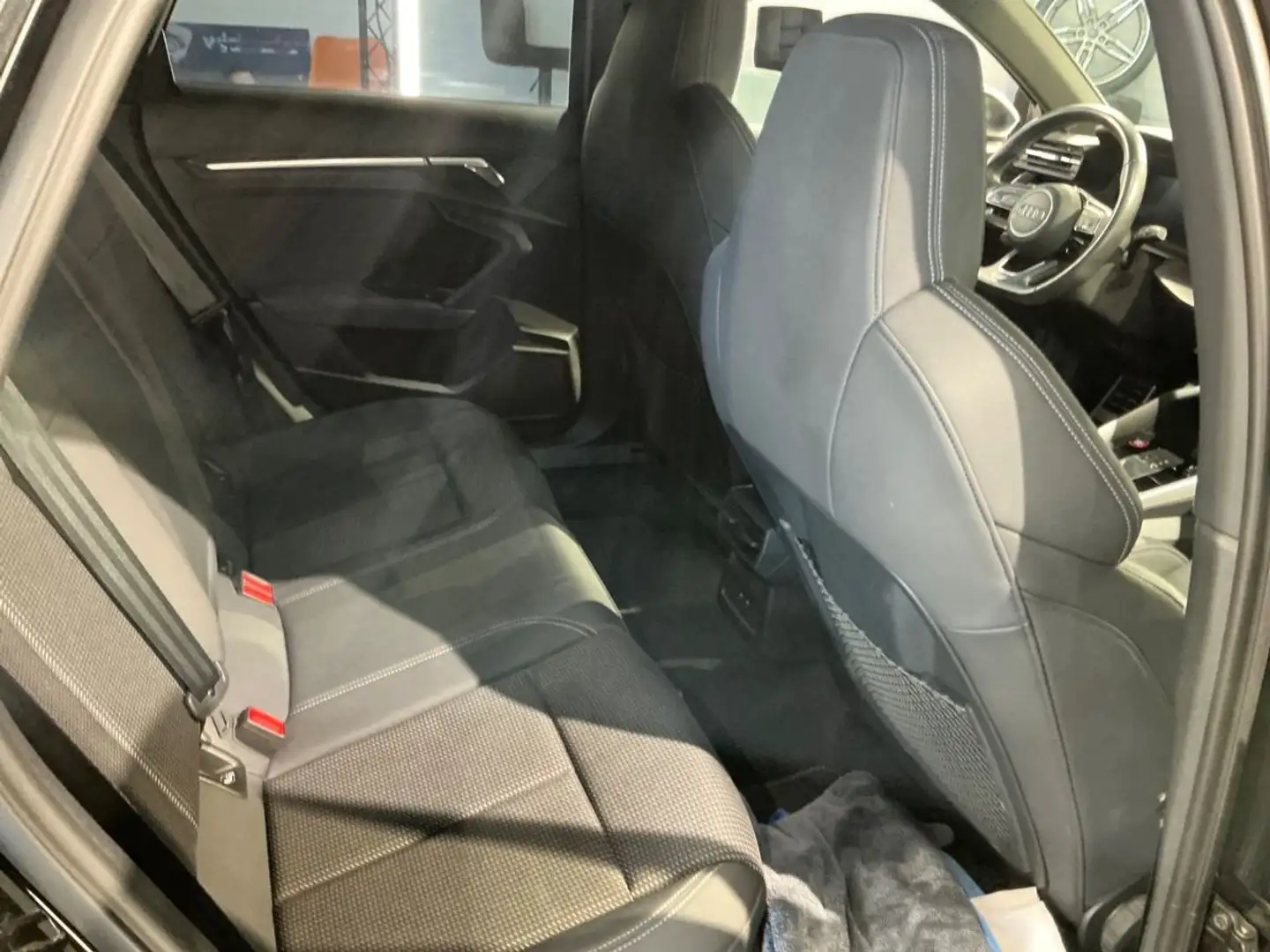 Audi S3 2.0 TFSI quattro Schwarz - 2