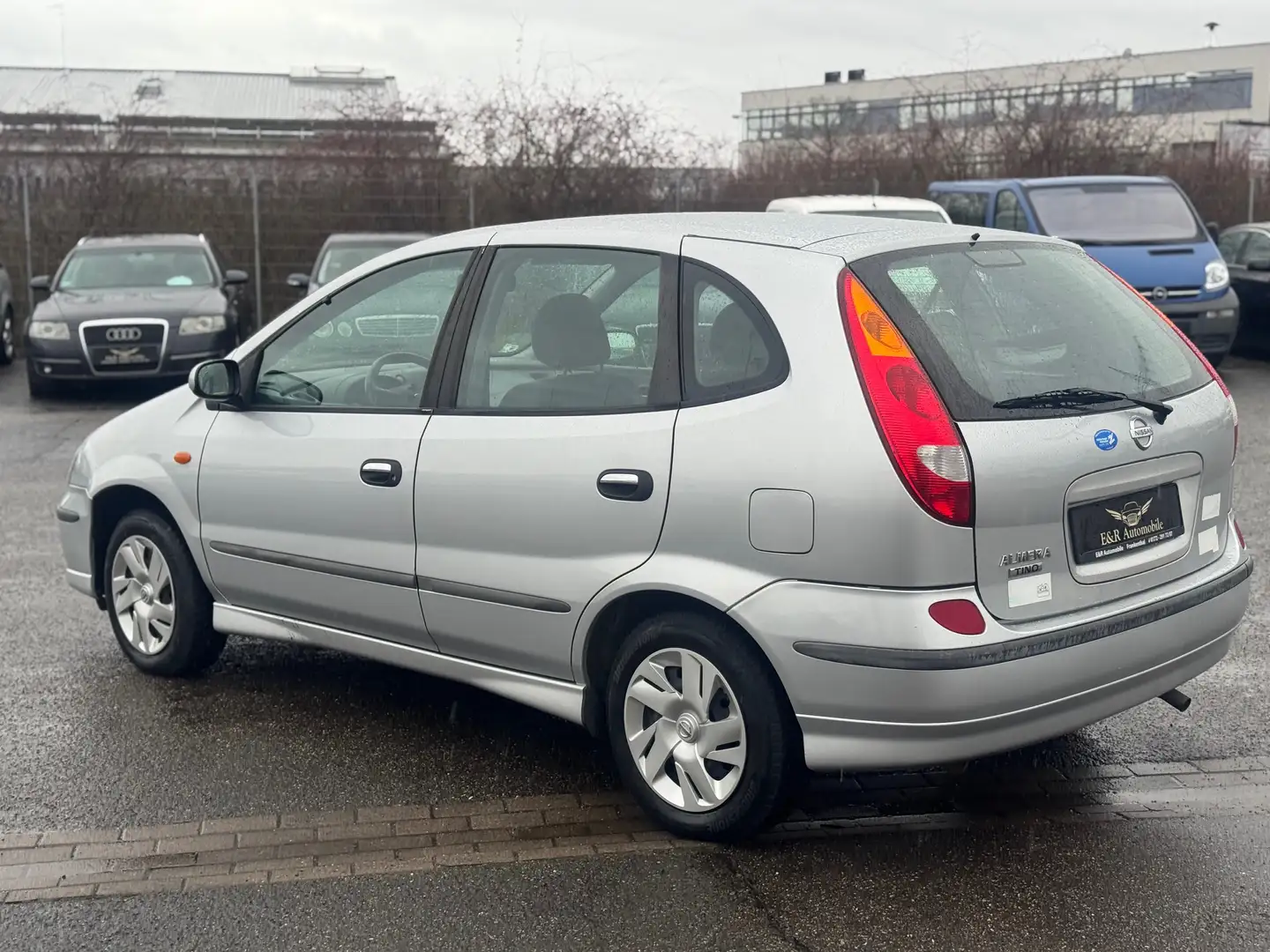 Nissan Almera Tino Acenta plus Grau - 2