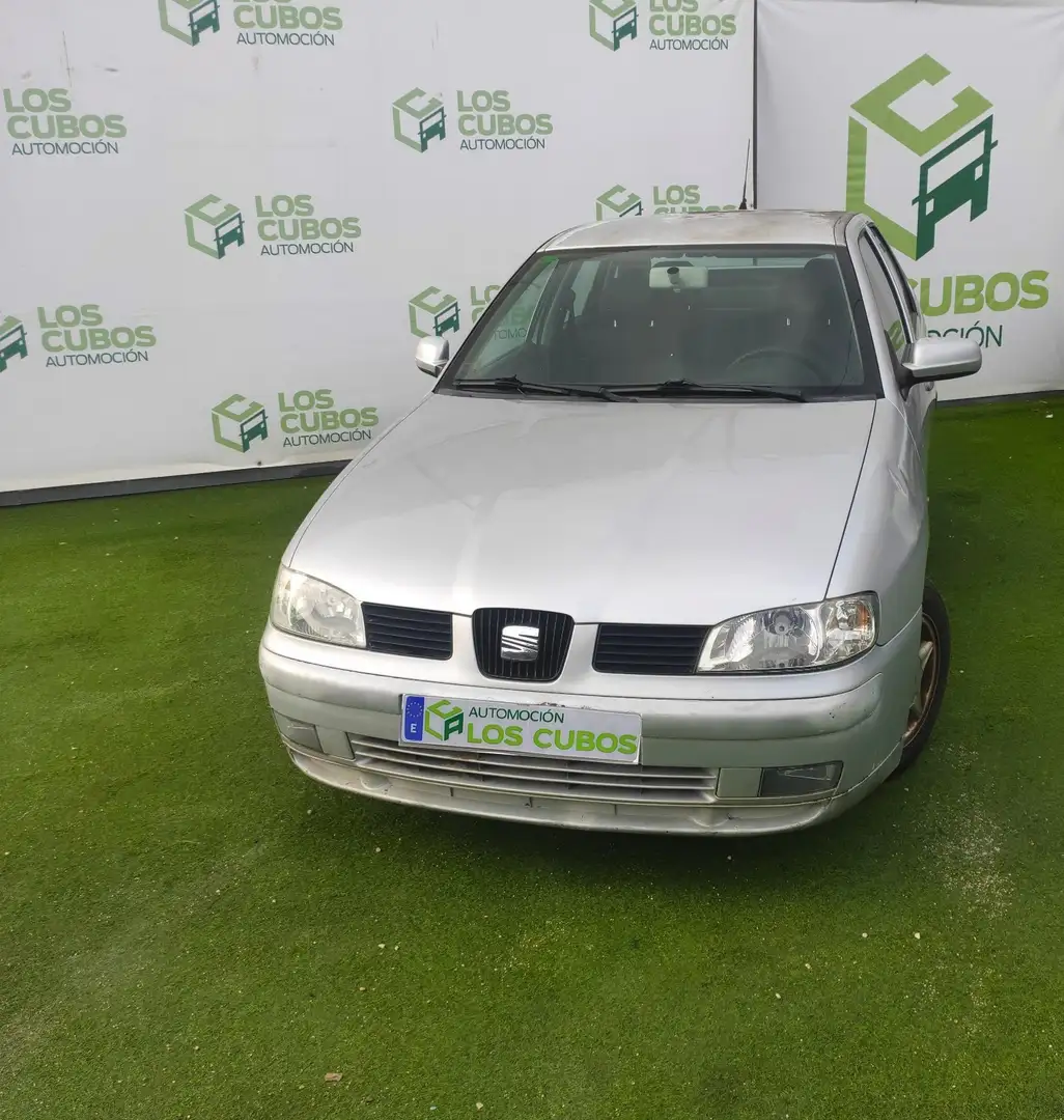 SEAT Cordoba 1.4 16v Stella Gris - 2