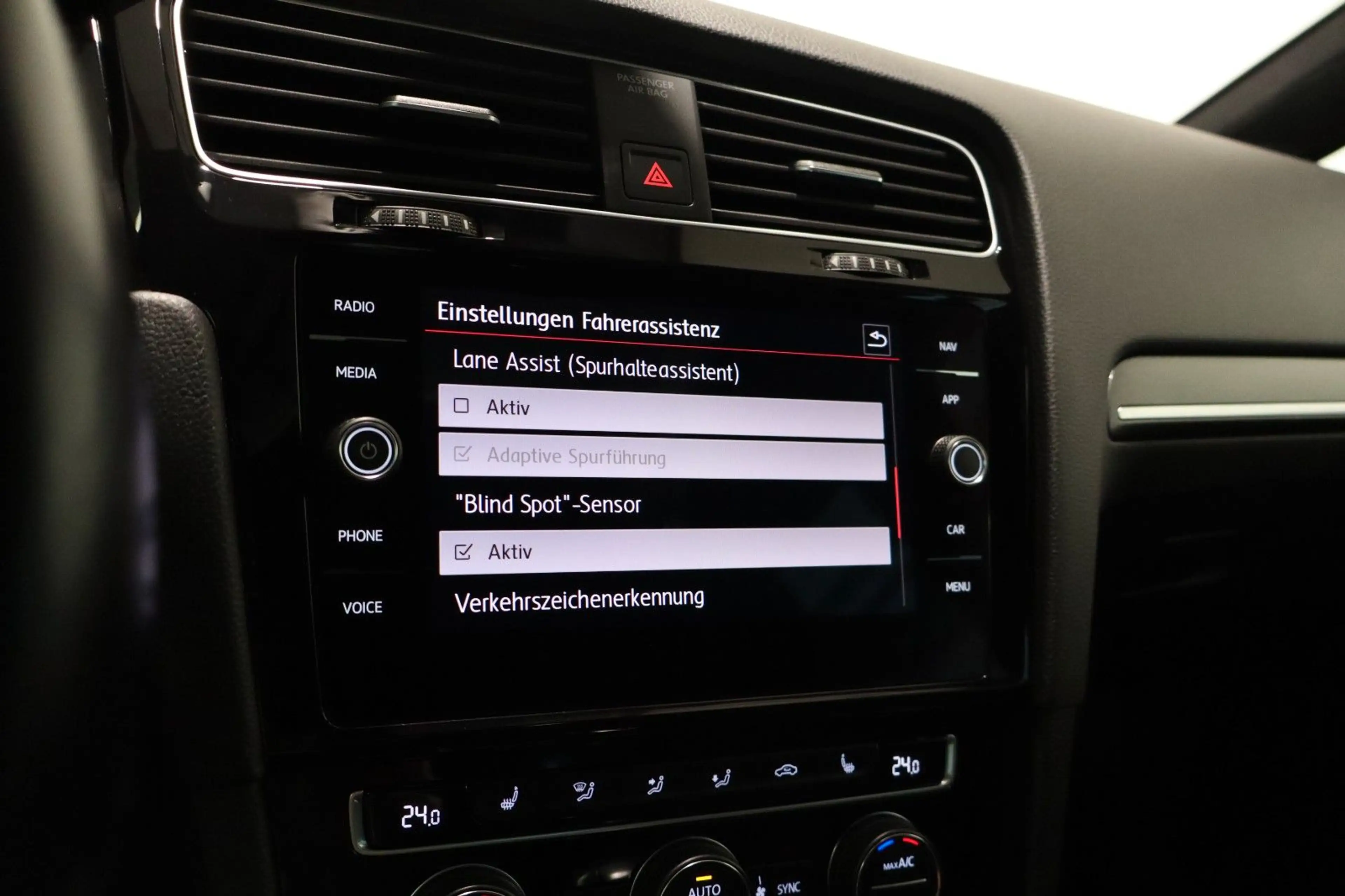 Volkswagen Golf VII GTI 2,0 TSI DSG Performance Virtual ACC — photo 11